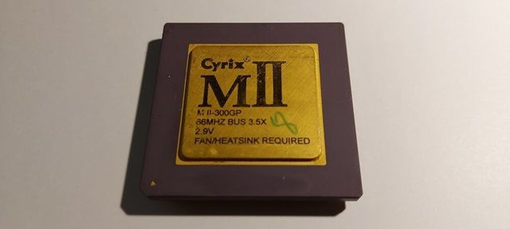 Processeur CYRIX M II 300 GP - 66 Mhz - BUS 3,5x-2,9 v 95/97 Matériel informatique