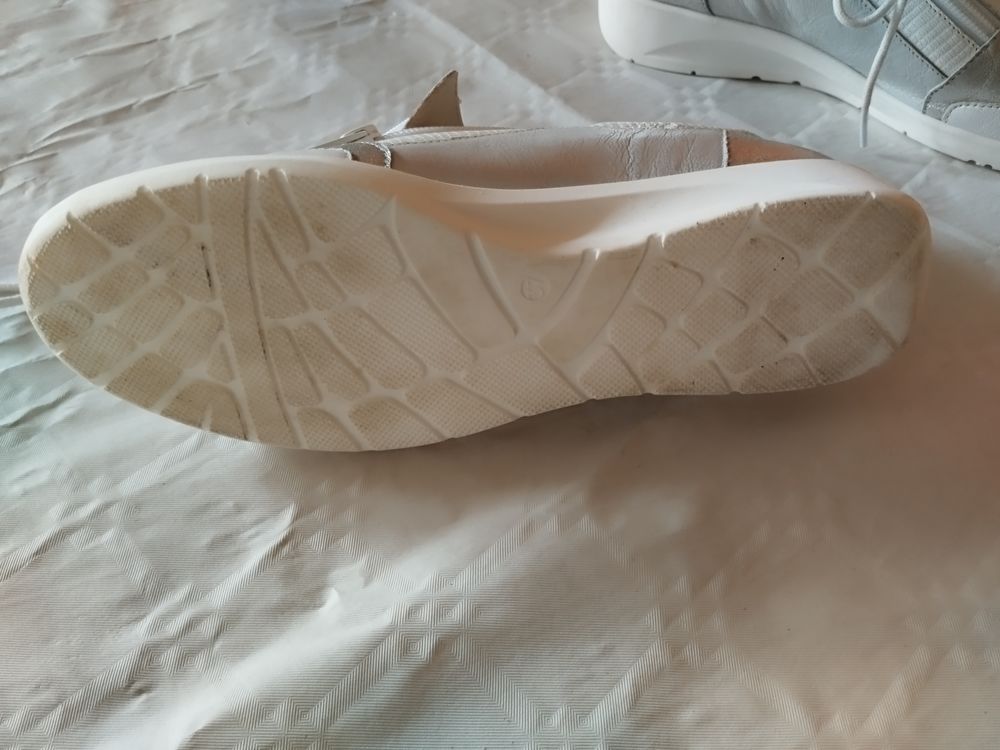 BASKET &eacute;l&eacute;gante banche et argent taille 37 Chaussures