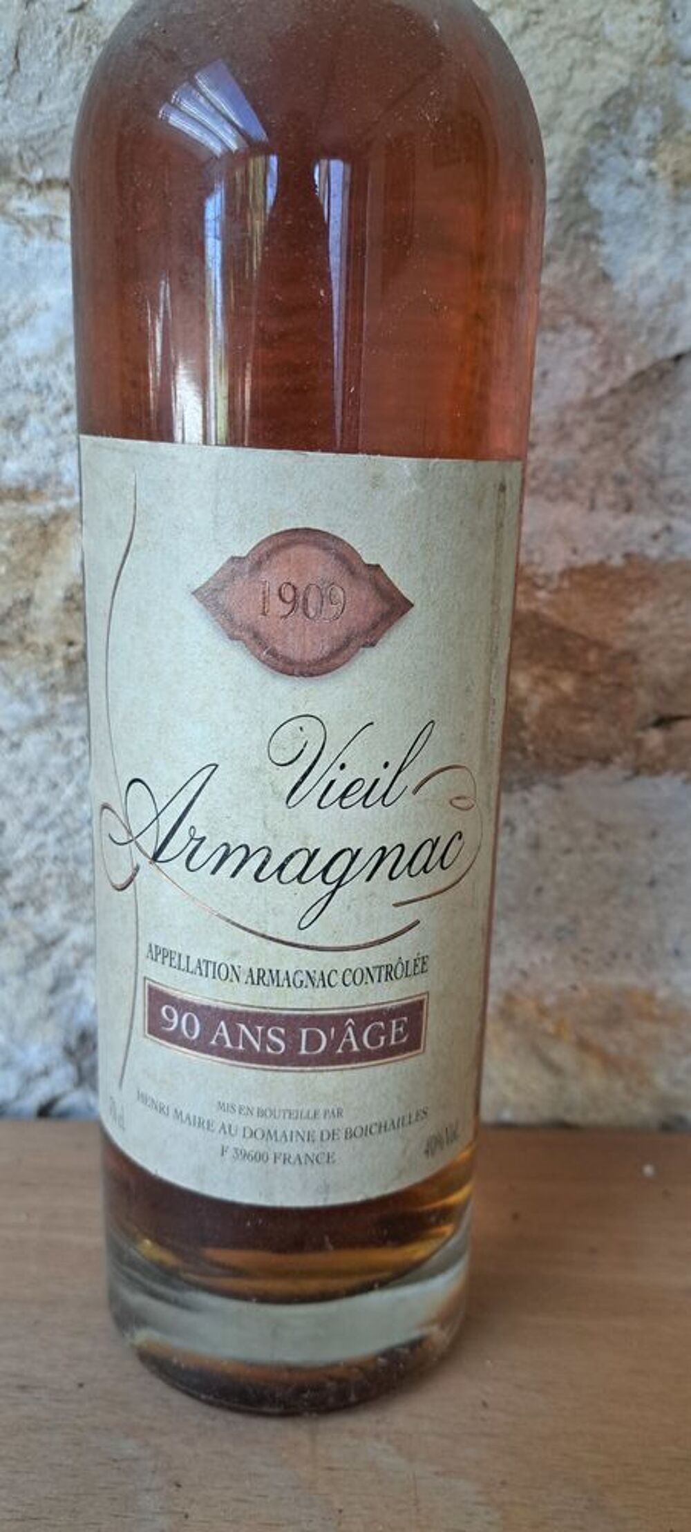 Une bouteille de "Vieil Armagnac" de 1909 