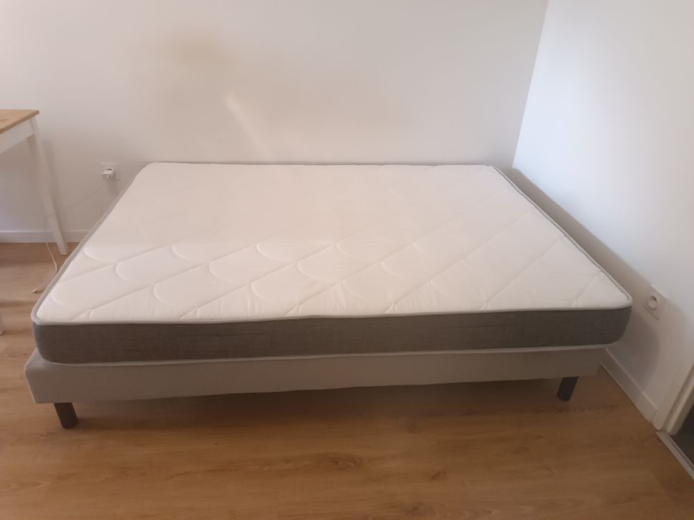 Matelas et sommier 140/190 marque Dreamtech Meubles