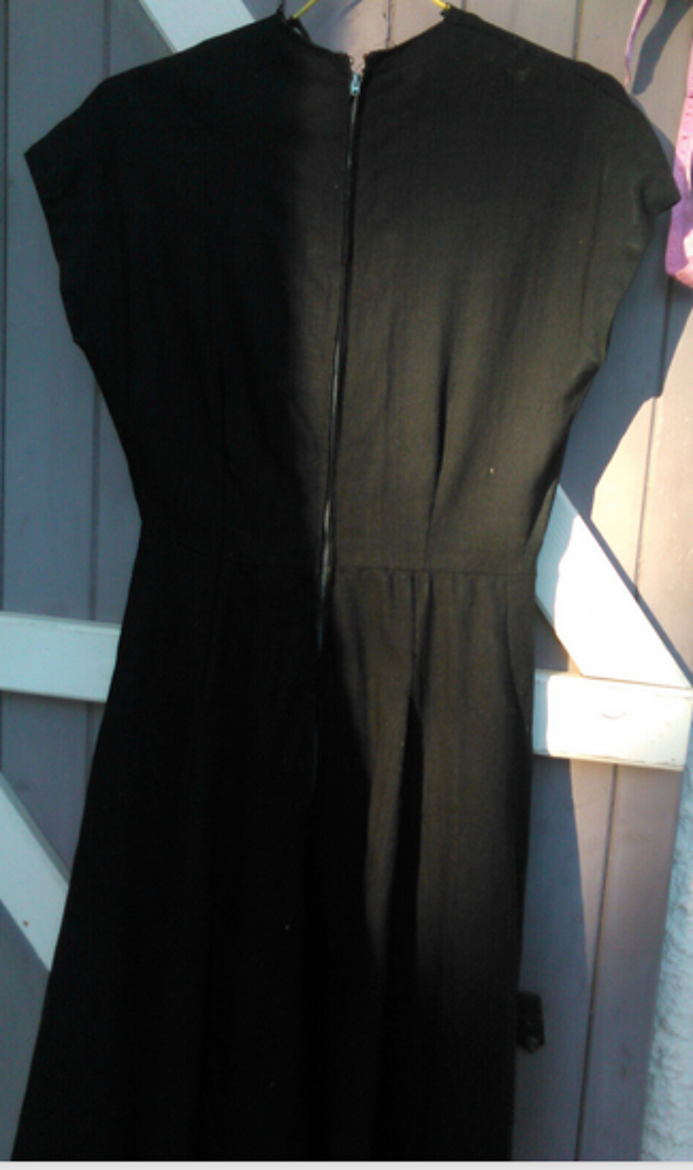 Vintage Robe "Henry A La Pens&eacute;e" authentique haut ajour&eacute; 