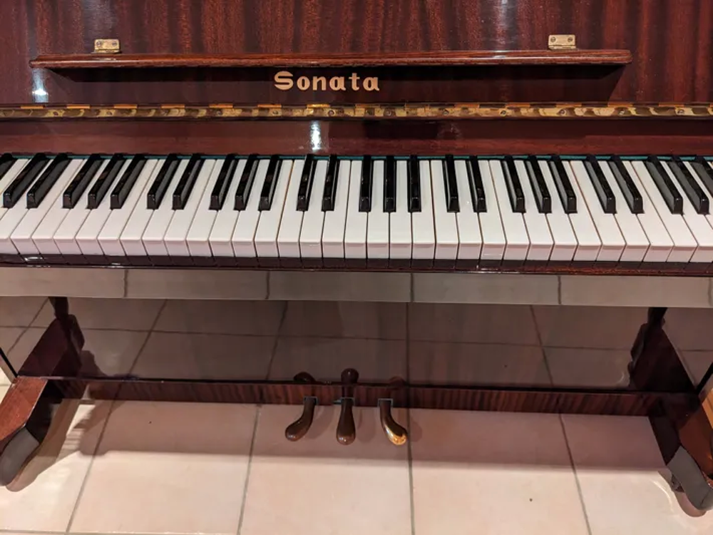 Piano droit &quot;Sonata&quot; Instruments de musique