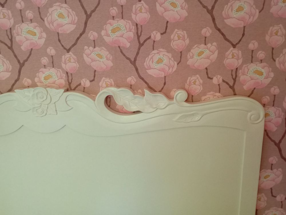 t&ecirc;te de lit blanche laqu&eacute;e Décoration