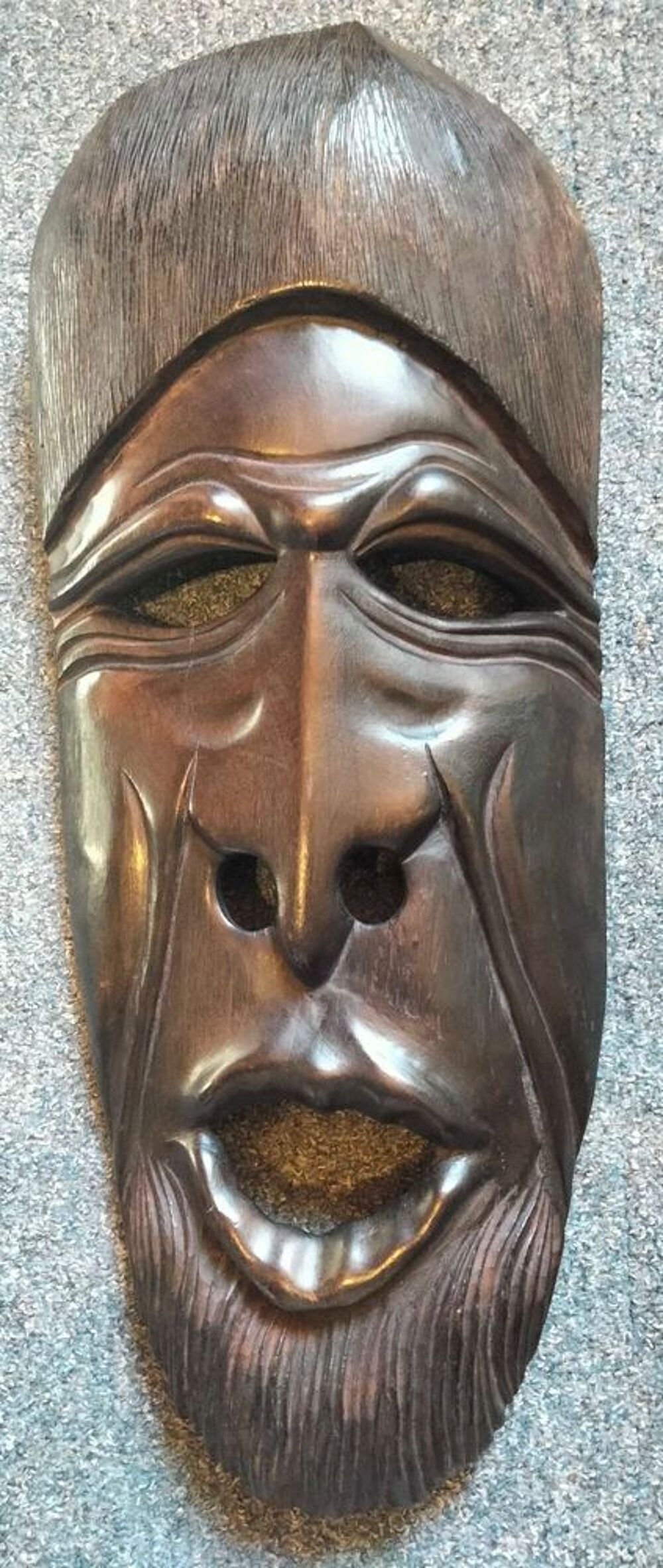 masque g&eacute;ant africain noir en bois 