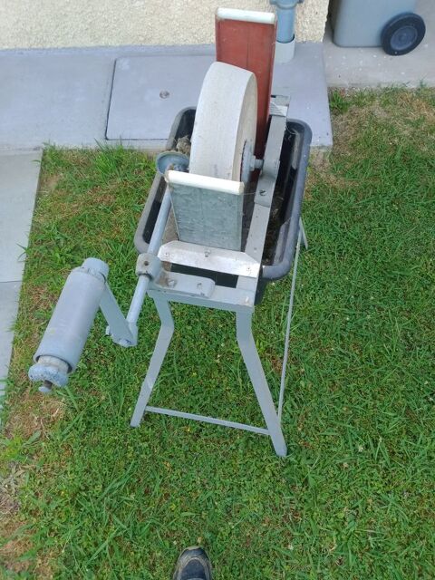 aiguiseur de couteaux 50 Laloub�re (65)