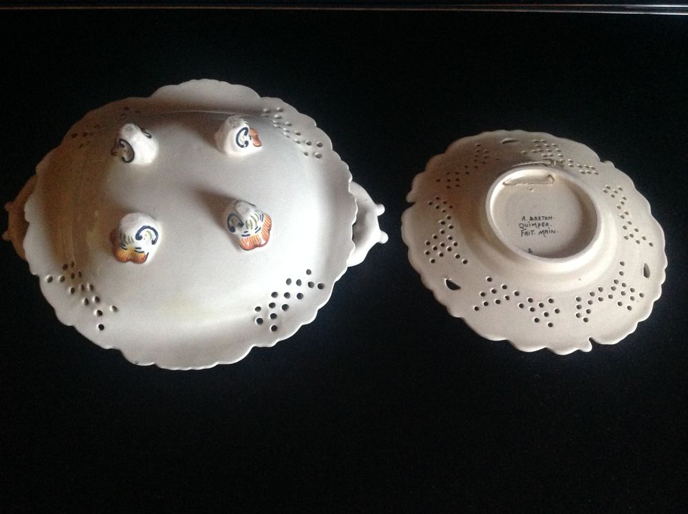 CORBEILLE &Agrave; FRUITS ET ASSIETTE AJOUR&Eacute;E EN FAIENCE Envoi Poss Cuisine