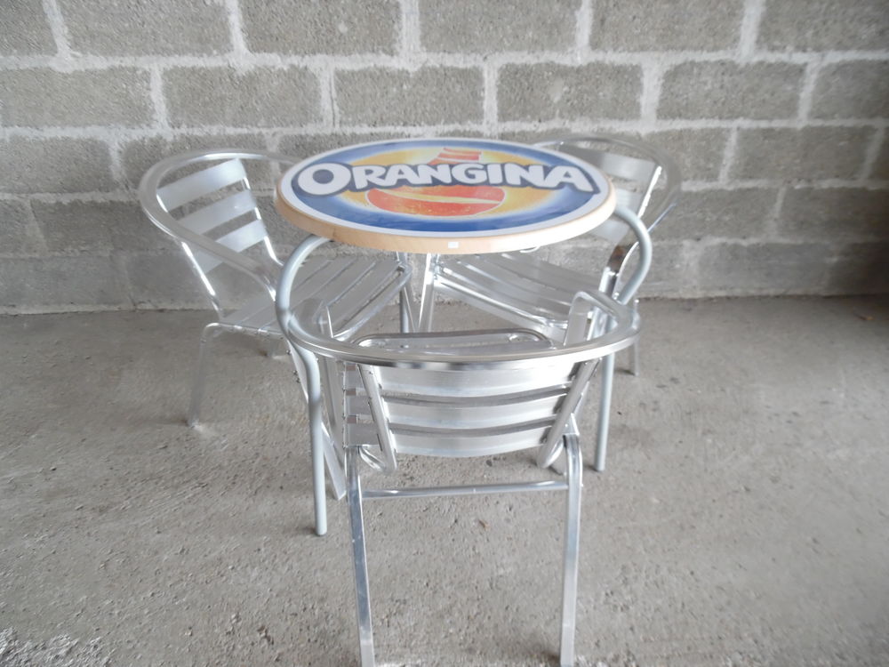 SALON ORANGINA Décoration