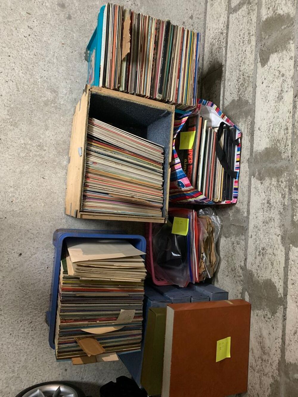 Lot de 450 Vinyles des ann&eacute;es 60-70 CD et vinyles