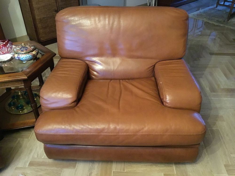 A SAISIR .
fauteuil :50 euros..
table salon :50 euros 
Meubles