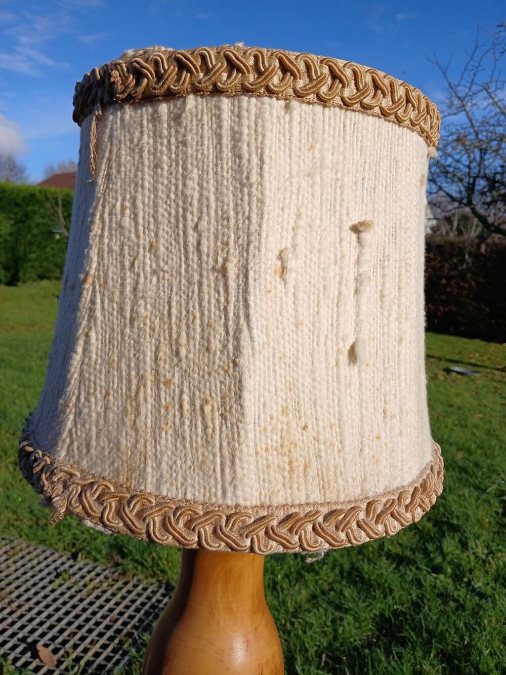 LAMPE SUR PIED FORME QUILLE EN BOIS AVEC ABAT-JOUR Décoration