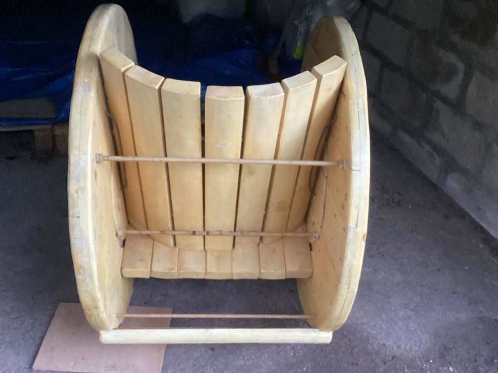 Fauteuil &agrave; bascule original en bois blanc Meubles