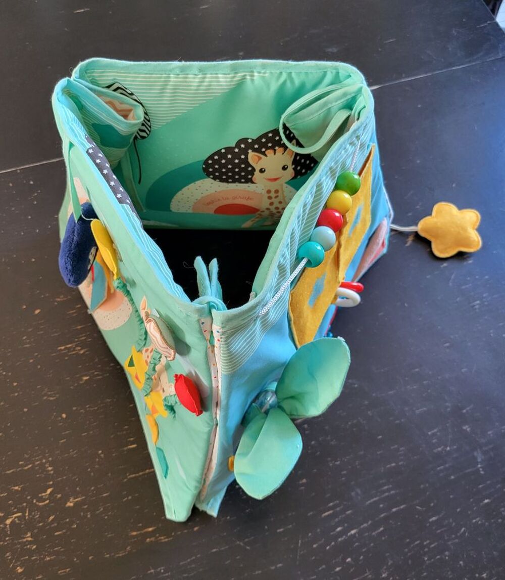 Tableau d'activit&eacute;s Sophie le girafe Jeux / jouets