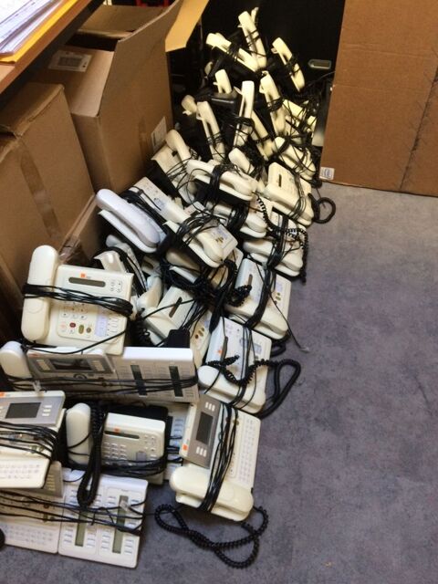 vend lot de t�l�phones environ une quarantaine 0 Valence (26)