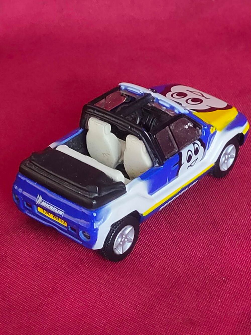 voiture miniature aixam-m&eacute;ga michelin 