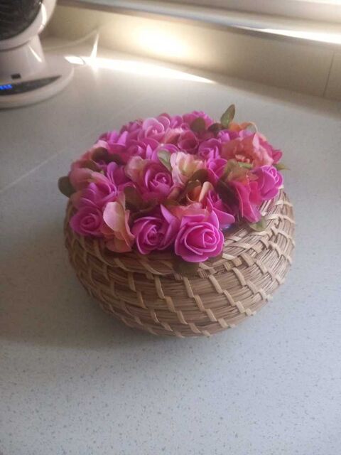 Panier en osier déco avec fleurs artificielles Mons-en-Barœul (59)