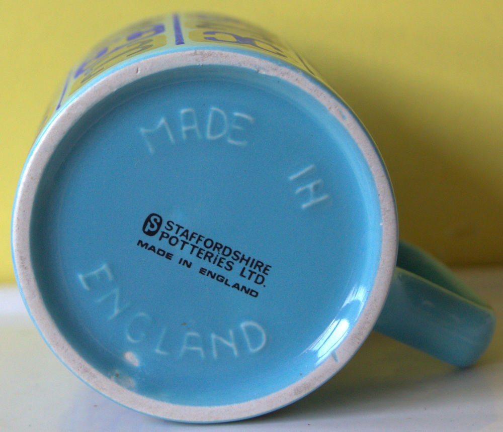 Tasse mug vintage 60 - 70 STAFFORDSHIRE POTTERIES ENGLAND Cuisine