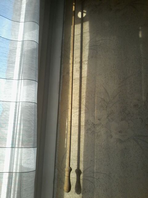 Tige en bois pour pousser les  rideaux ou tentures 1 Tourcoing (59)