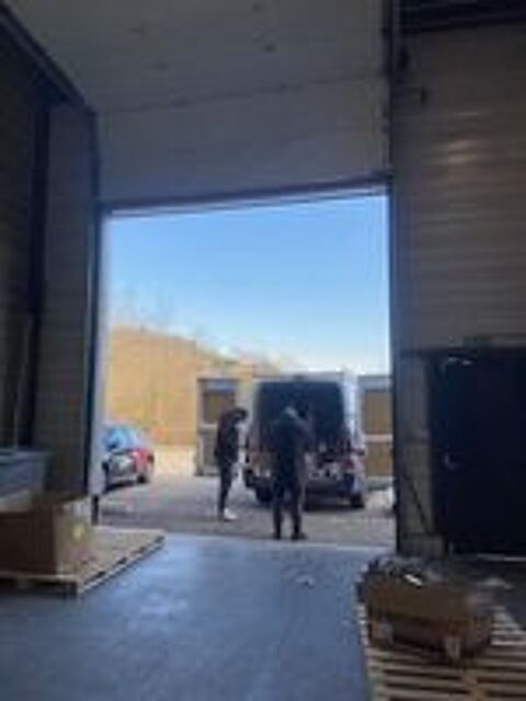   BRIGNAIS : 525 M2 DONT 250 M2 DEPOT + 275 M2 BUREAUX 