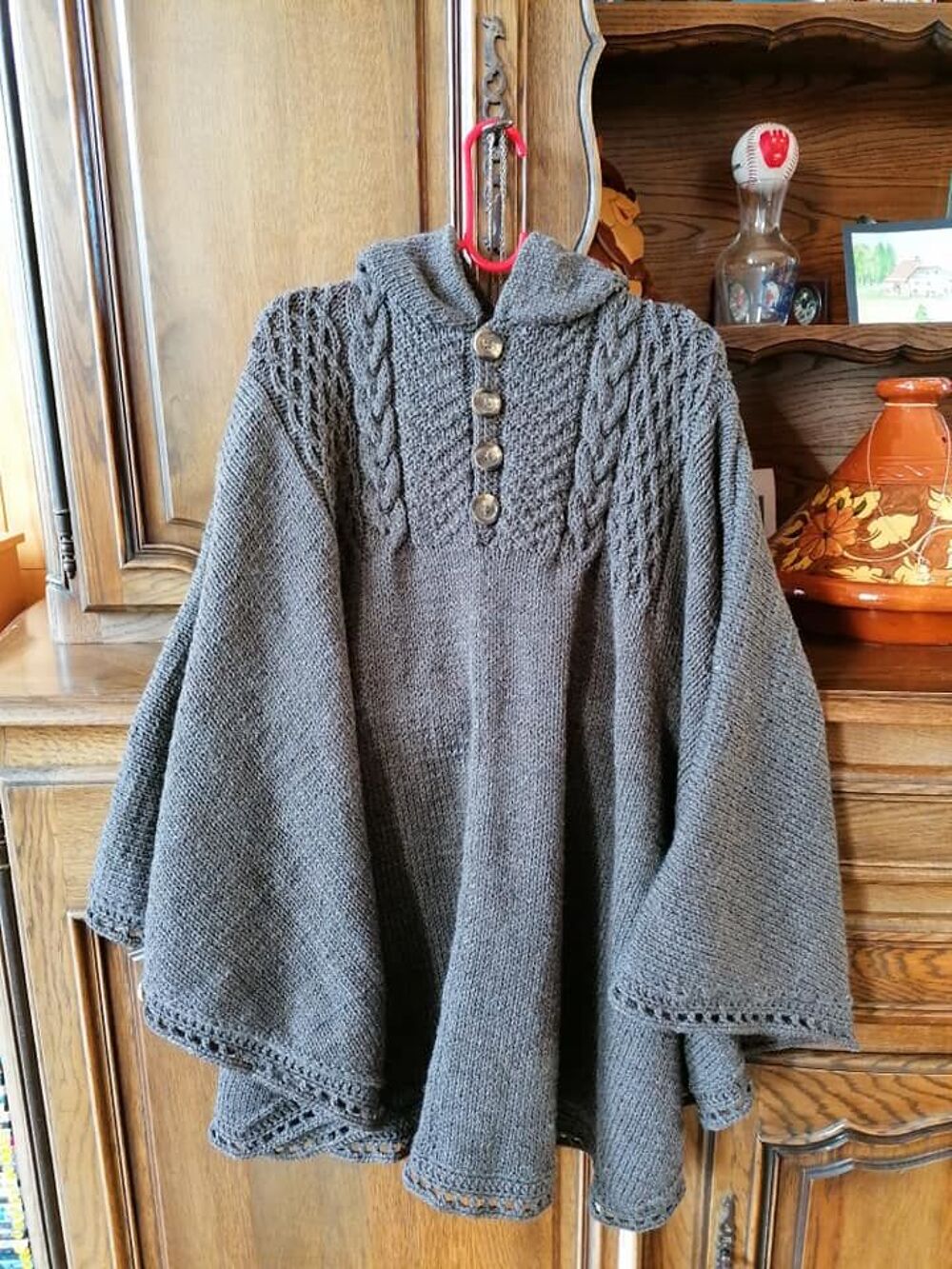 CAPE A CAPUCHE
Vêtements