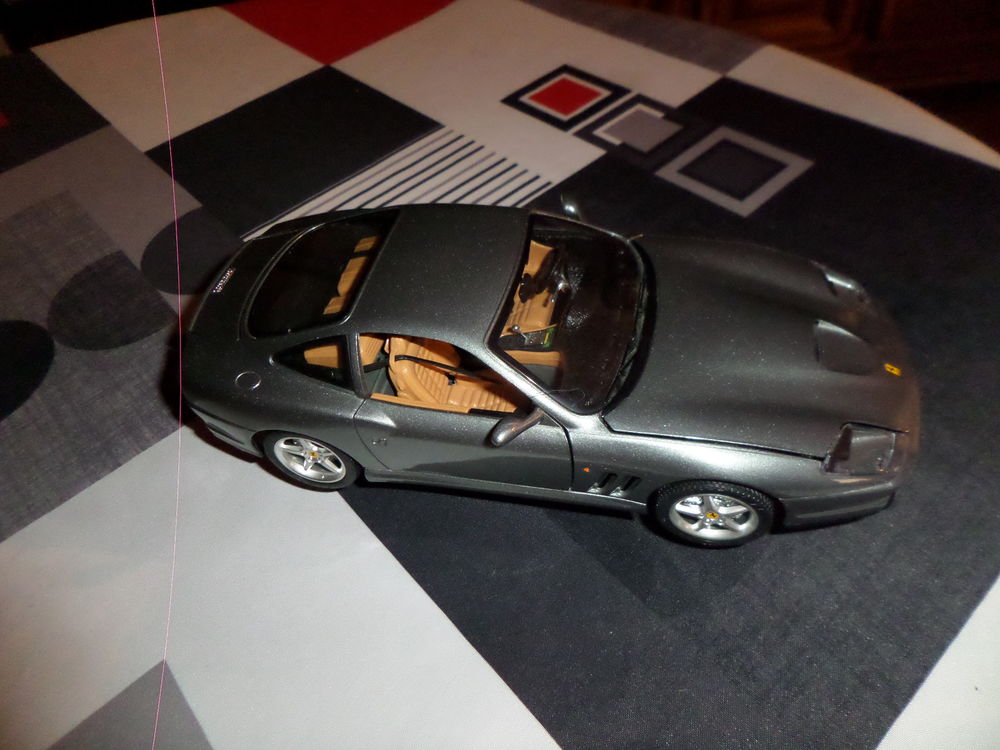 voiture Ferrari 550 maranello 1996 de marque "BURAGO" Jeux / jouets