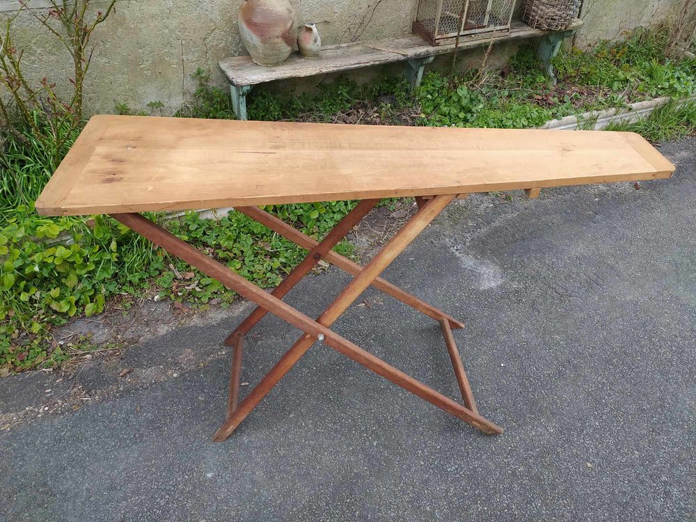Ancienne Table &agrave; Repasser Bois Vintage 
Hauteur 3 Positions Meubles
