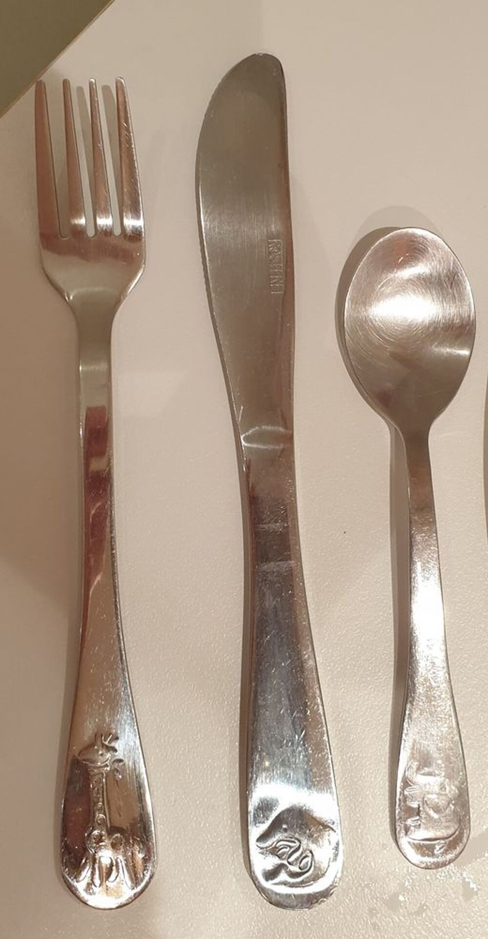 Lot de 3 couverts b&eacute;b&eacute;/enfant en inox de marque Rostfrei.
Cuisine