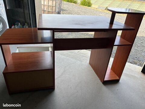 Bureau avec plusieurs rangement Torigny-les-Villes (50)