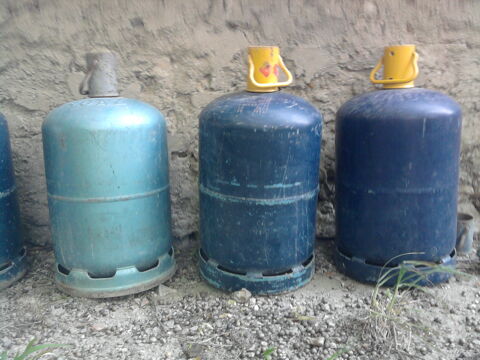 bouteilles de gaz vide embout 8 Saint-Martin-de-Crau (13)