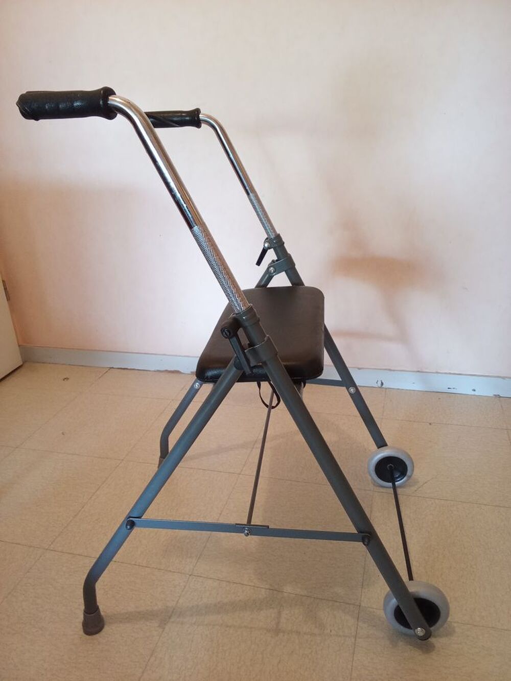 D&eacute;ambulateur 2 roues pliable V�los