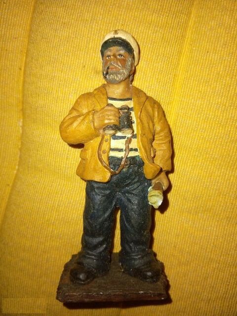 figurine capitaine avec jumelles Beauchamp (95)