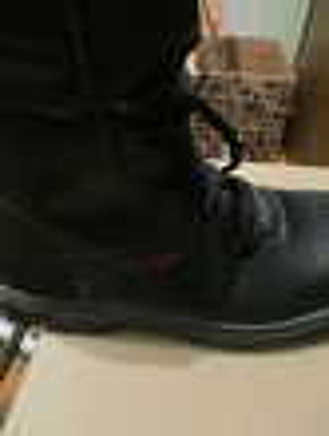 Chaussures de s&eacute;curit&eacute; rangers neuf
pointure 44 Chaussures