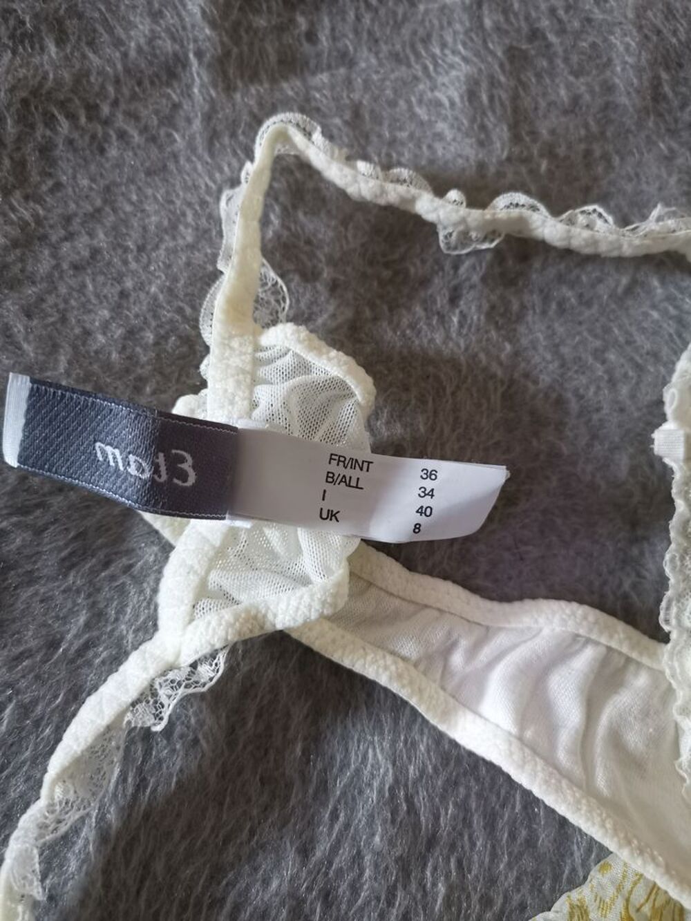 String beige, jaune &Eacute;tam, taille 36, neuve, jamais port&eacute; Vtements