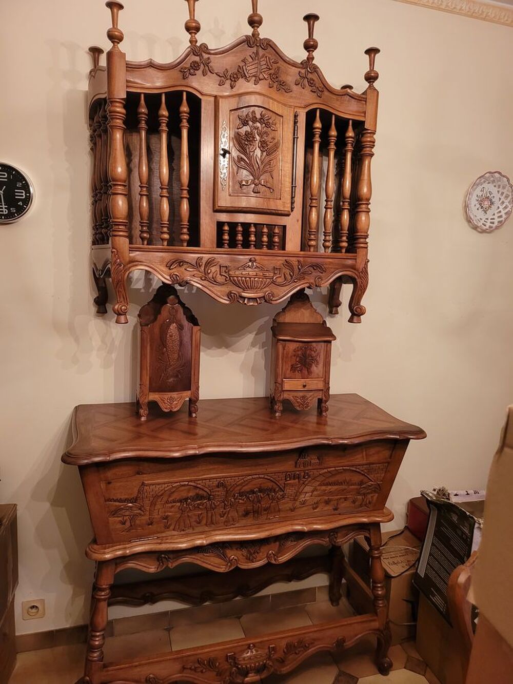 Salle &agrave; manger en bois compl&egrave;te en tres bon etat Meubles