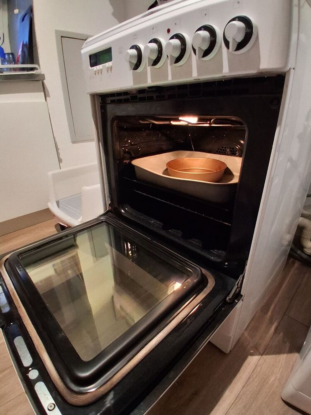  Gaziniere blanche peu servi tr&egrave;s bon &eacute;tat Electroménager