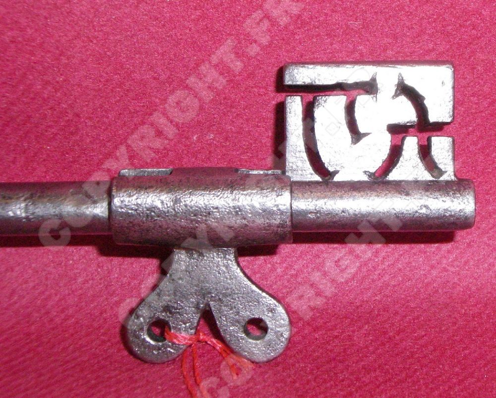 ANCIENNE CLEF DOUBLE A C?UR CHIFFR&Eacute; Z ou 5 