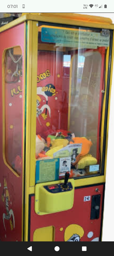 Machine a pince, grue. 170 Les Sables-d'Olonne (85)