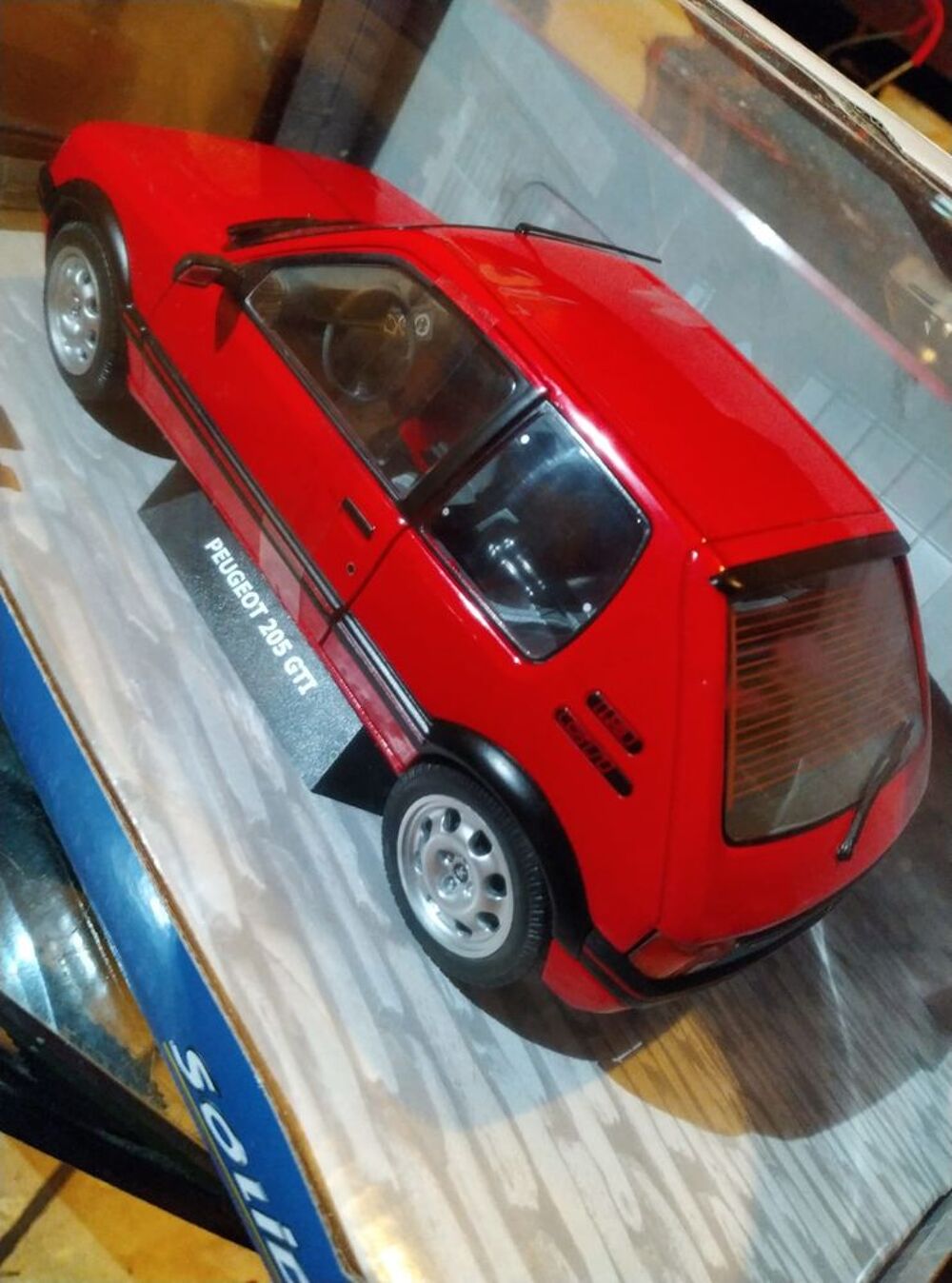 PEUGEOT 205 GTI ROUGE SOLIDO 1/18 