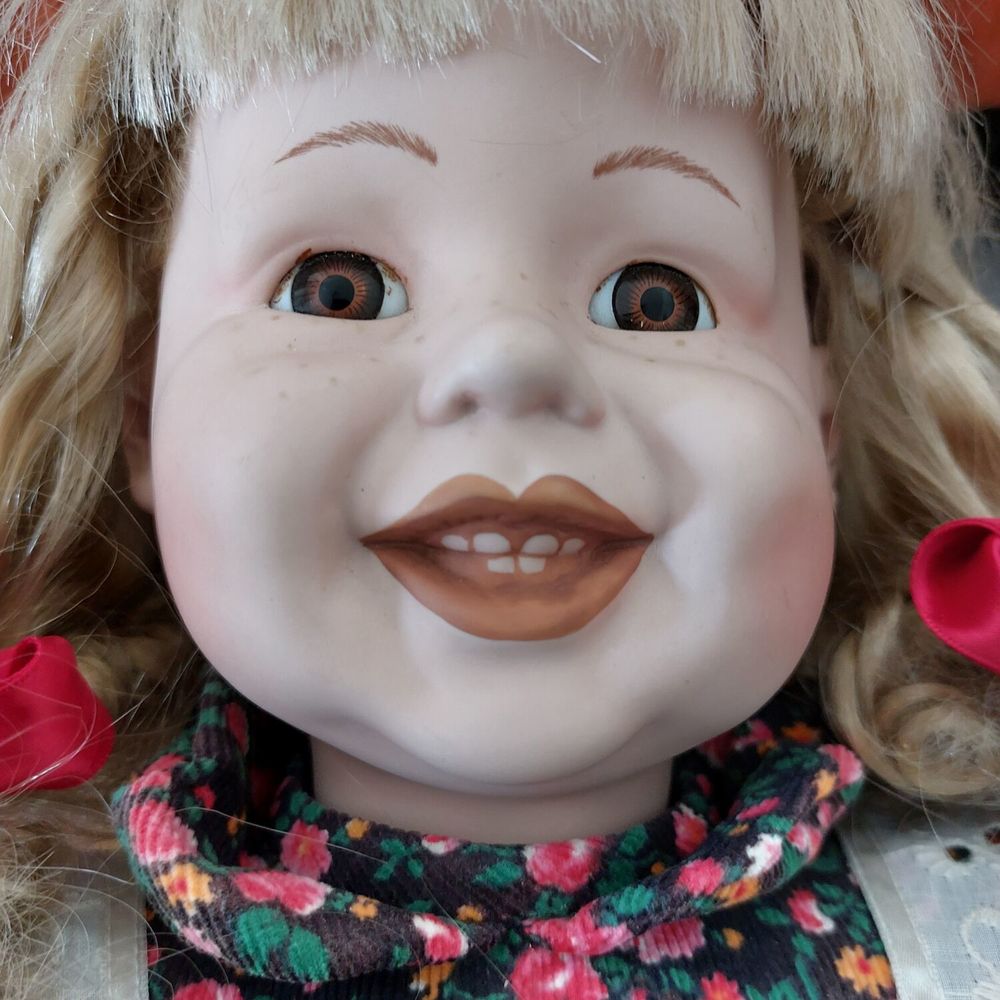 Poup&eacute;e porcelaine Jeux / jouets