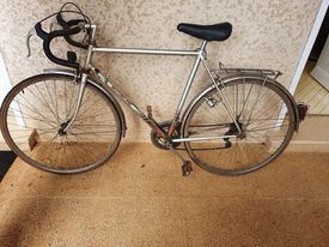 Vlo homme
Marque MOTOBECANE
60 Saint-Sornin (16)