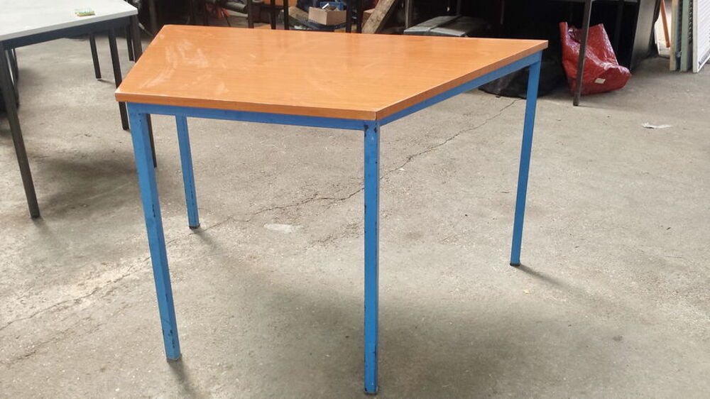TABLE trap&eacute;zo&iuml;dale de r&eacute;union, bureau ou autre, pieds m&eacute;tal Meubles