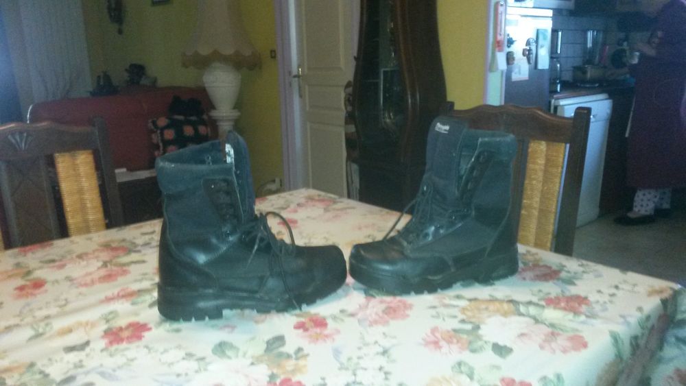 paires de rangers l&eacute;gers type s&eacute;curit&eacute; tactical Chaussures