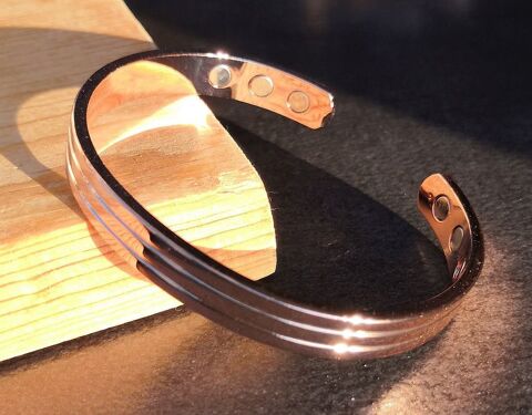 Bracelet jonc 3 barres en cuivre magn�tique Mixte
14 La Seyne-sur-Mer (83)