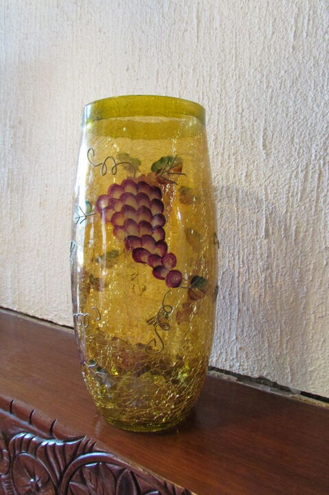 Vase en verre jaune, peinture craquelée, motifs raisins 45 Castres (81)