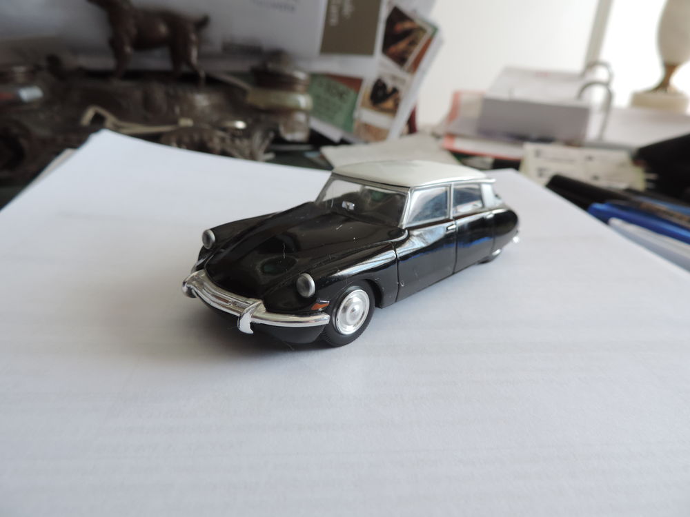 CITROEN - DS 19 - Echelle : 1/43 &egrave;me. 