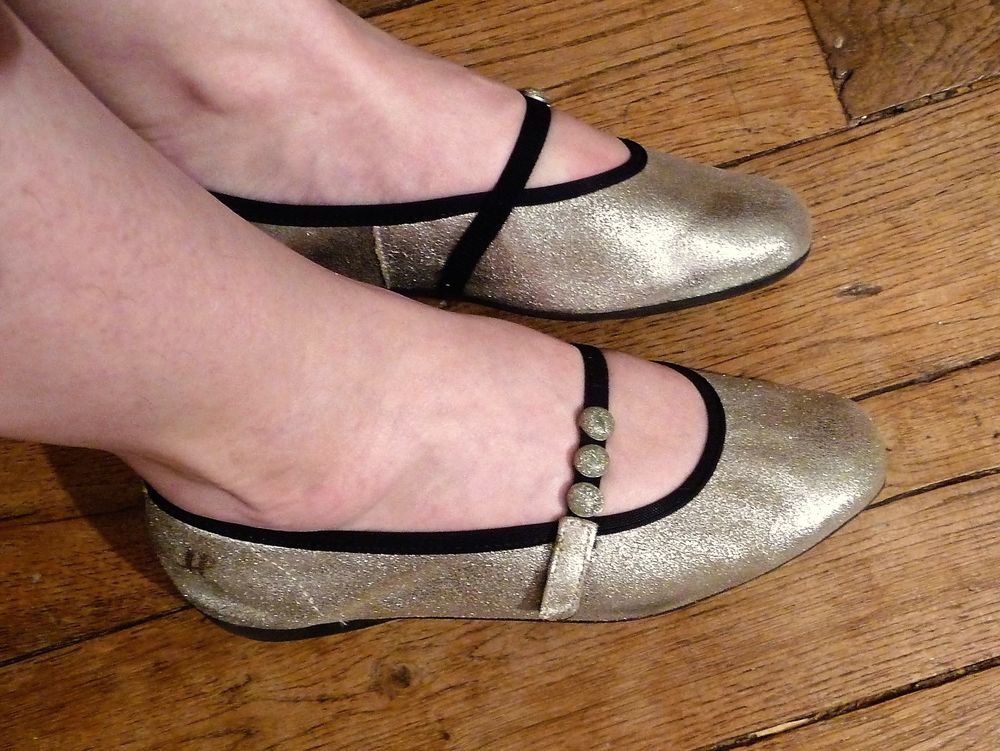 Ballerines en Cuir Argent&eacute; et Noir- Pointure 36- Hirica Chaussures