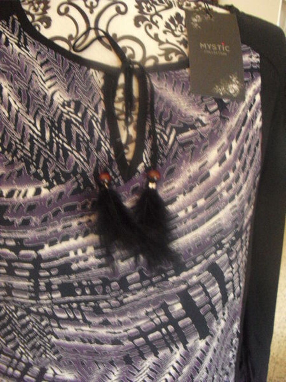TOP NEUFa motifs noir violet &eacute;tiquett&eacute; taille 38 perles plum Vtements