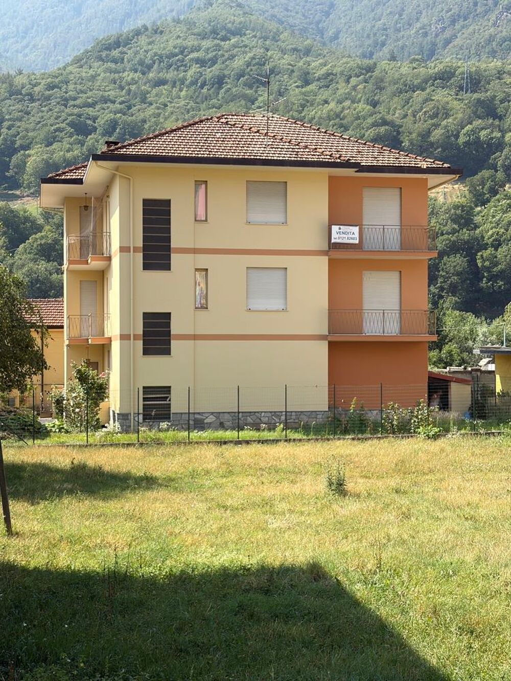 Vente Villa Villa de 2 appartements située en Italie Pinerolo (Italie)