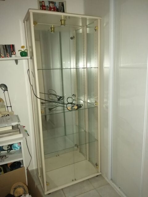 Vitrine. Bois et verre 50 Champagn�-les-Marais (85)