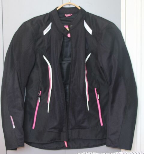 BLOUSON MOTO FEMME TAILLE L
Montluçon (03)
