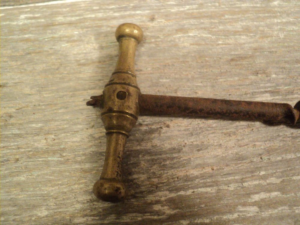 Ancien Tire-Bouchon M&eacute;tal et Bronze / Bistro Vin. 